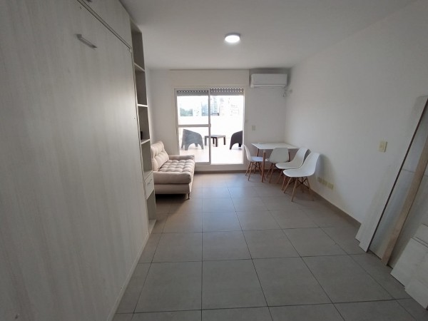 Cochabamba 136, Amplio Monoambiente con Patio! Posibilidad 1 dormitorio.