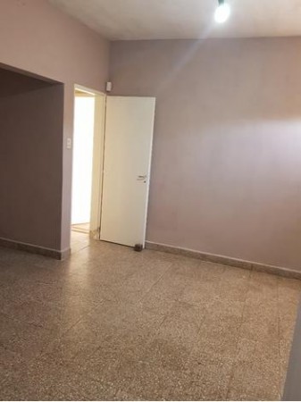 SAN MARTIN 6000. CASA FRENTE Amplio Patio. 2 Dormitorios.