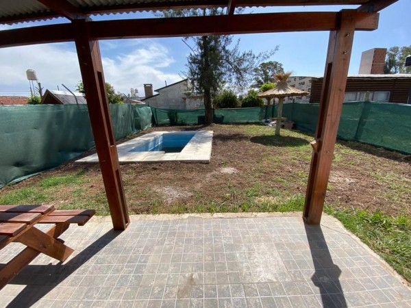 Roldan, Los Fresnos al 1200, dos dormitorios. Piscina.