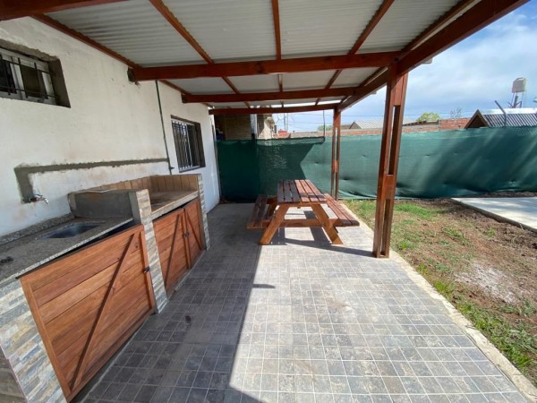 Roldan, Los Fresnos al 1200, dos dormitorios. Piscina.