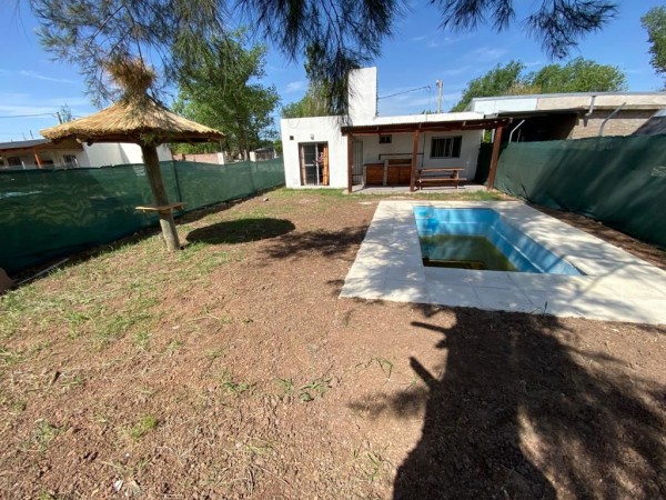Roldan, Los Fresnos al 1200, dos dormitorios. Piscina.