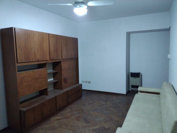 Zeballos 1056, departamento un dormitorio con balcon. Centro.