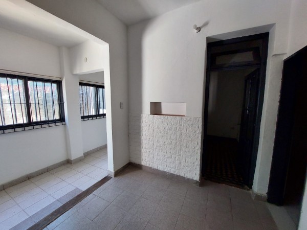 Campichuelo 2200, 3 dormitorios, cochera, patio, parrillero, PB. 