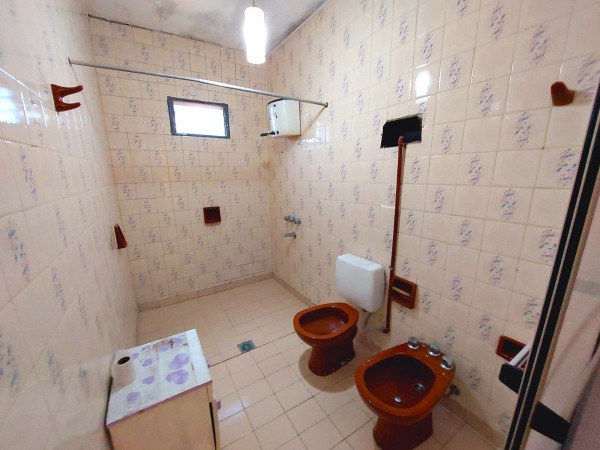 Liniers y Forest, planta alta, 3 dormitorios, patio terraza.