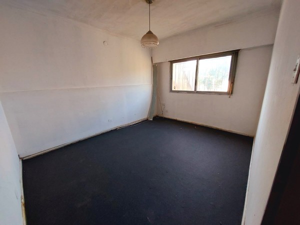 Liniers y Forest, planta alta, 3 dormitorios, patio terraza.