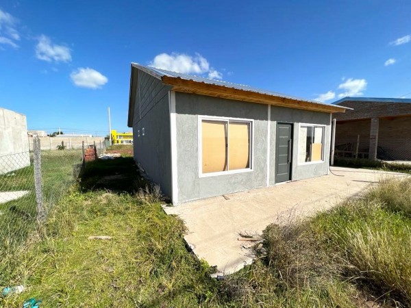 Campiñas de Piñero, camino de la feria 200, casa a terminar, lote 400 m2. 