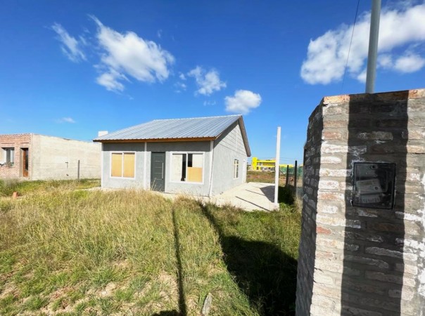 Campiñas de Piñero, camino de la feria 200, casa a terminar, lote 400 m2. 