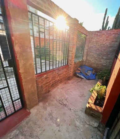 Avellaneda y Mosconi, Barrio Acindar, 2 departamentos, ideal dos familias.