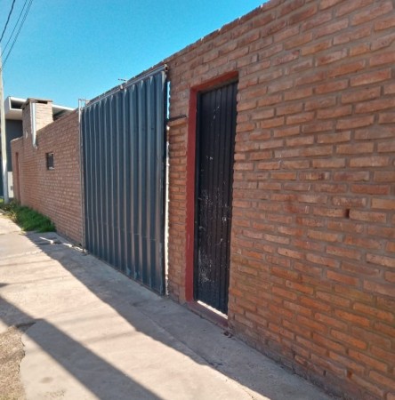 Piñero, Dos casas, esquina, todo en conjunto. Belgrano 500.