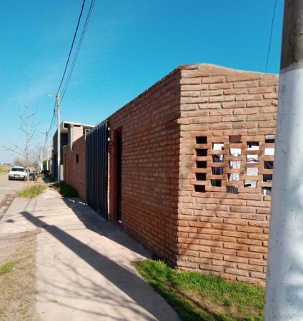 Piñero, Dos casas, esquina, todo en conjunto. Belgrano 500.