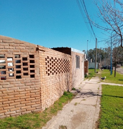 Piñero, Dos casas, esquina, todo en conjunto. Belgrano 500.