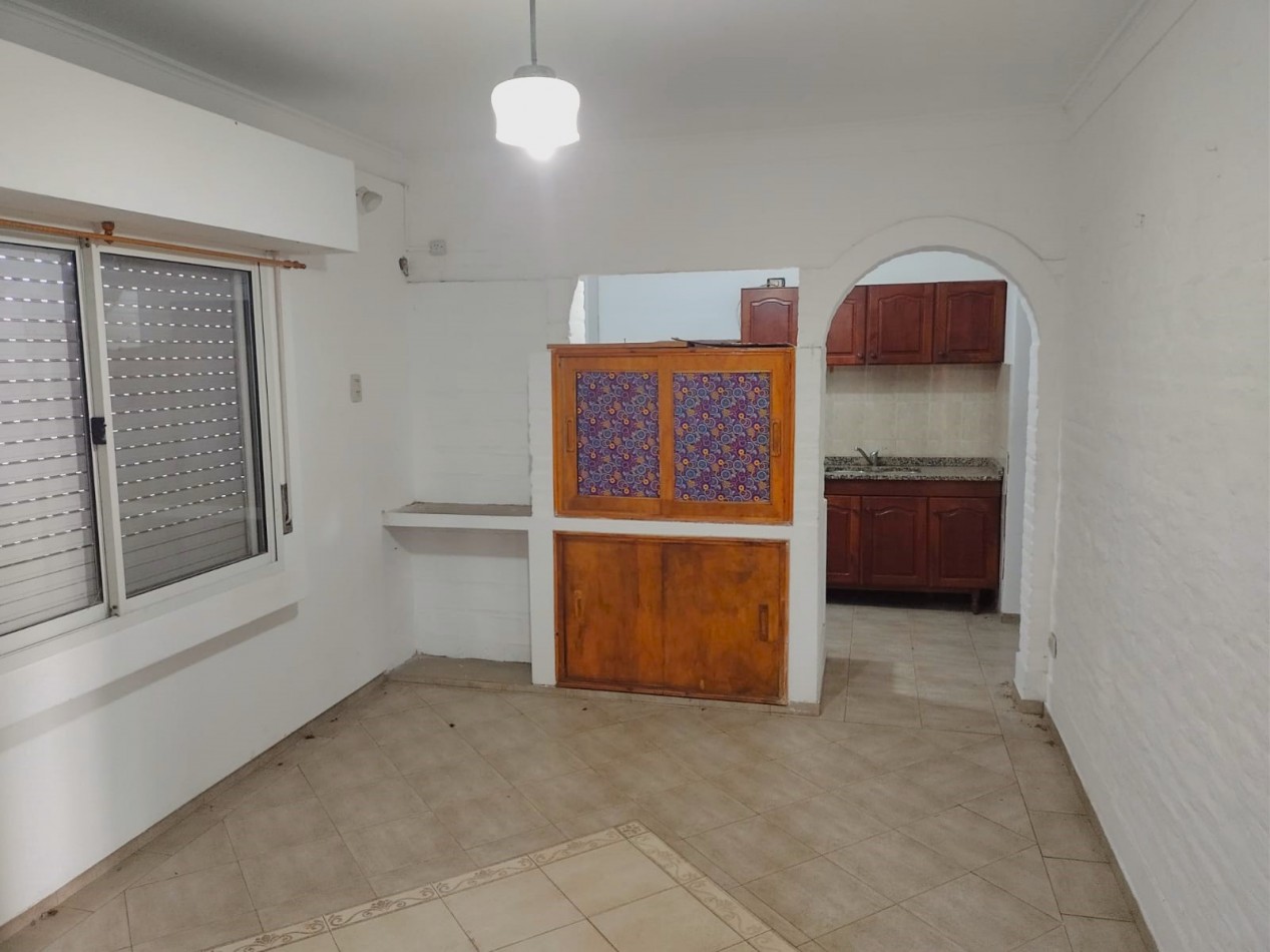 Monje, Hipolito Irigoyen 172, 1 dormitorio! amplio lote.