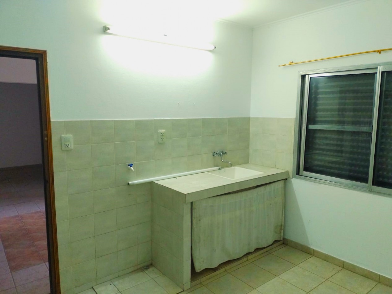 Monje, Hipolito Irigoyen 172, 1 dormitorio! amplio lote.