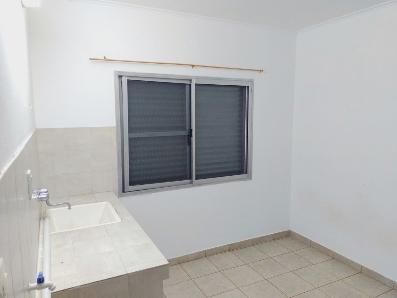 Monje, Hipolito Irigoyen 172, 1 dormitorio! amplio lote.