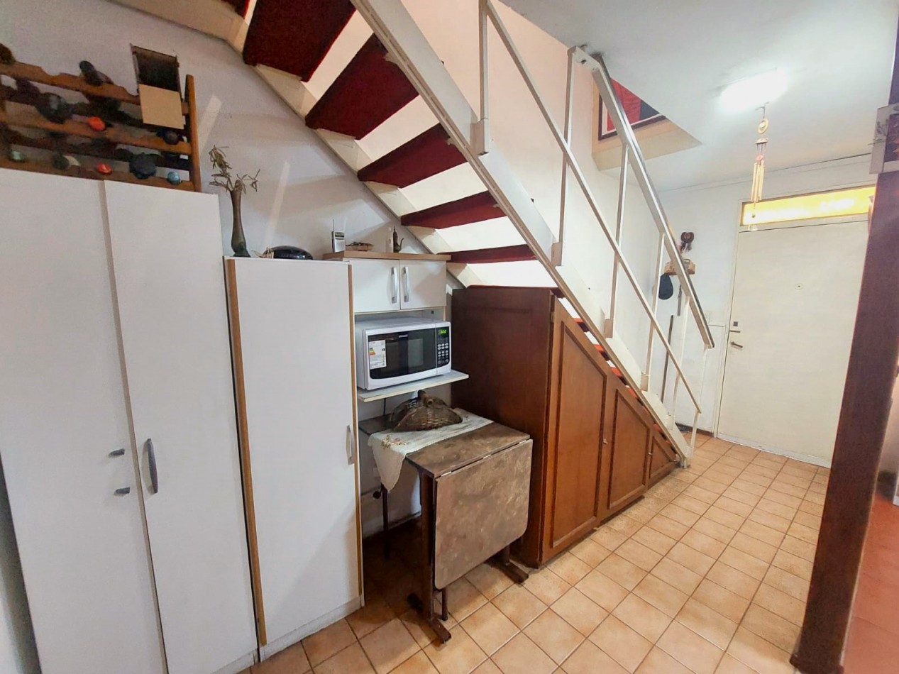 Avellaneda 1800, Departamento Duplex, 2 dormitorios, 2do piso por escalera.