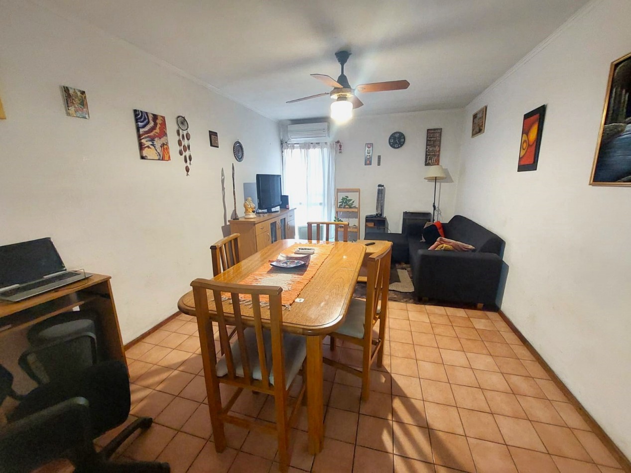 Avellaneda 1800, Departamento Duplex, 2 dormitorios, 2do piso por escalera.