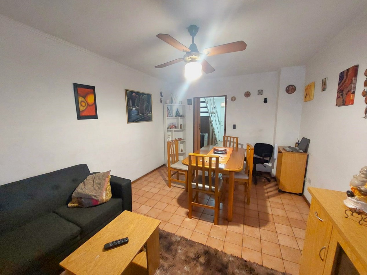 Avellaneda 1800, Departamento Duplex, 2 dormitorios, 2do piso por escalera.