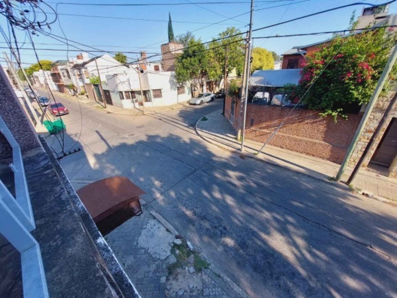 Liniers 1200, dos casas y un local en venta, en conjunto.