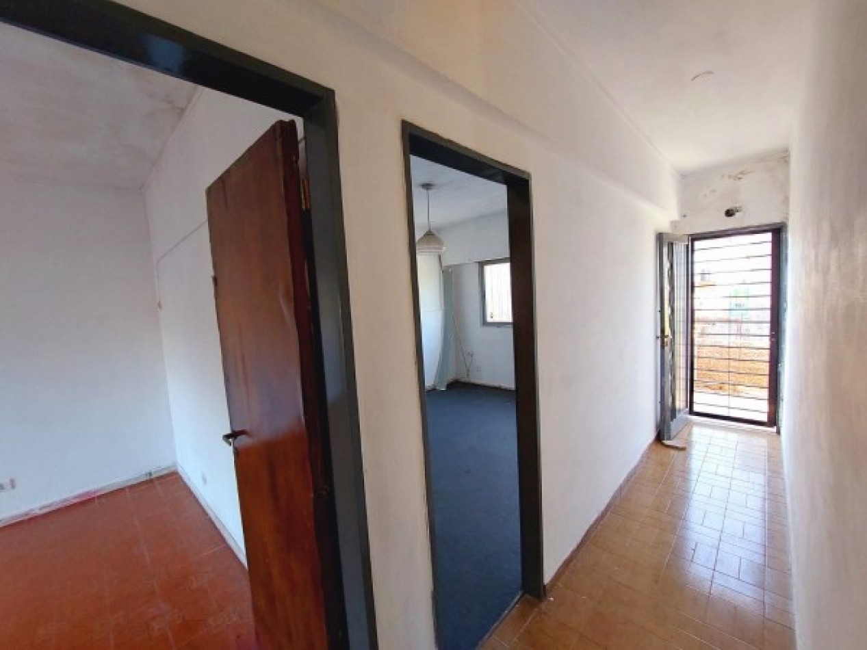 Liniers 1200, dos casas y un local en venta, en conjunto.