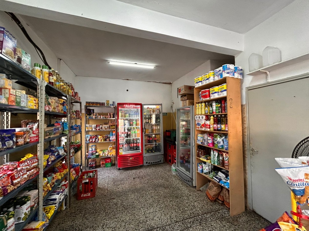 Liniers 1200, dos casas y un local en venta, en conjunto.
