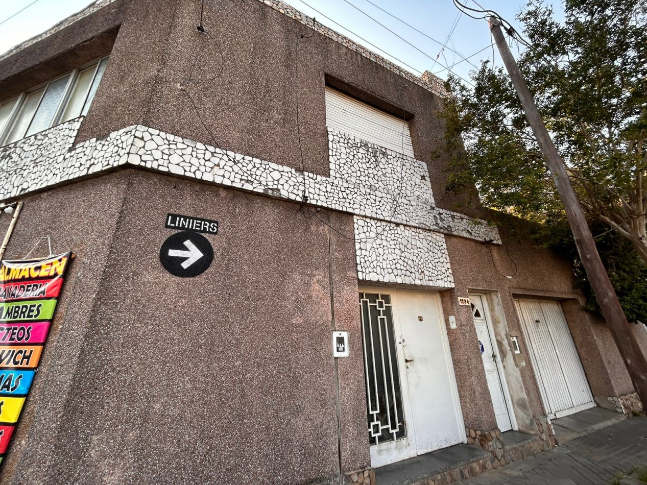 Liniers 1200, dos casas y un local en venta, en conjunto.