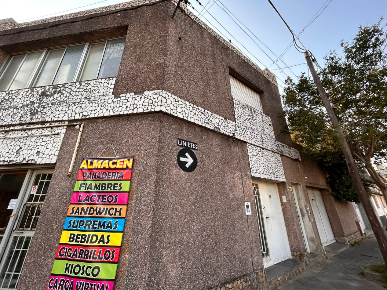 Liniers 1200, dos casas y un local en venta, en conjunto.