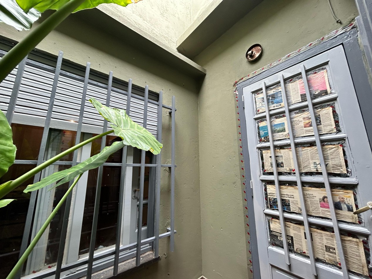 Lagos bis 73, casa de frente + local, 146 m2 de lote, 2 dormitorios y comodin. Ideal Constructora!