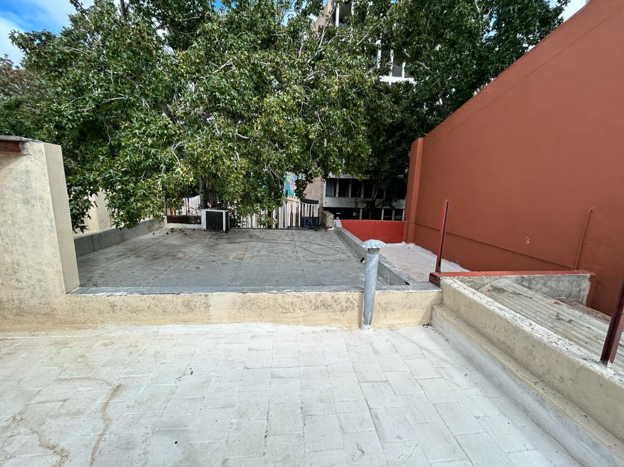 Lagos bis 73, casa de frente + local, 146 m2 de lote, 2 dormitorios y comodin. Ideal Constructora!
