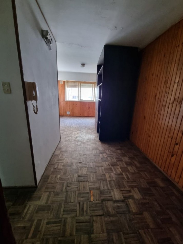 Mitre 2400, oportunidad, monoambiente, a reciclar.