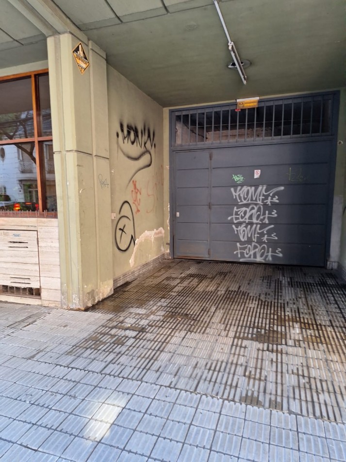 Zeballos 852, cochera, subsuelo, ubicacion privilegiada!