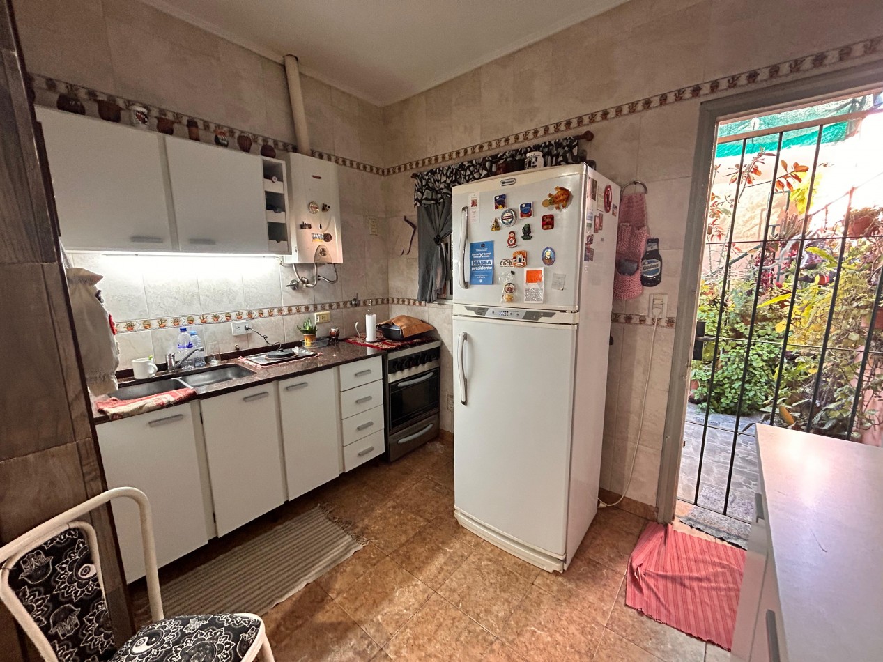 España 3400, casa dos dormitorios, pasillo exclusivo, oportunidad