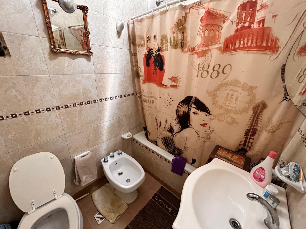 España 3400, casa dos dormitorios, pasillo exclusivo, oportunidad