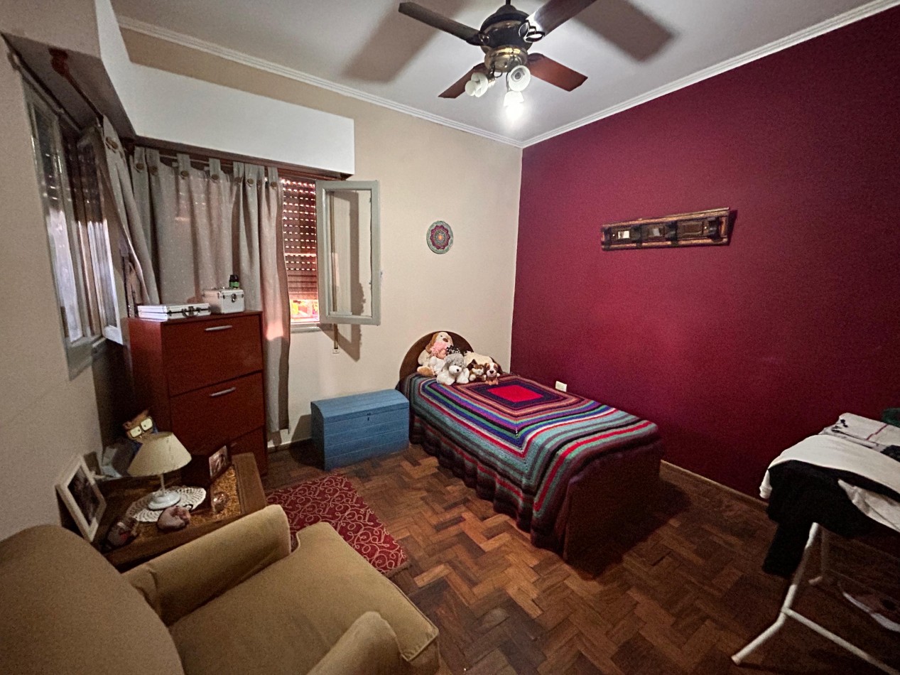 España 3400, casa dos dormitorios, pasillo exclusivo, oportunidad