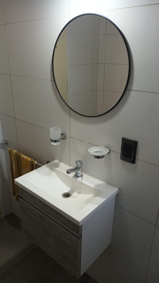 Oroño 200, departamento dos dormitorios, balcon al frente, excelente zona. Apta Credito! 
