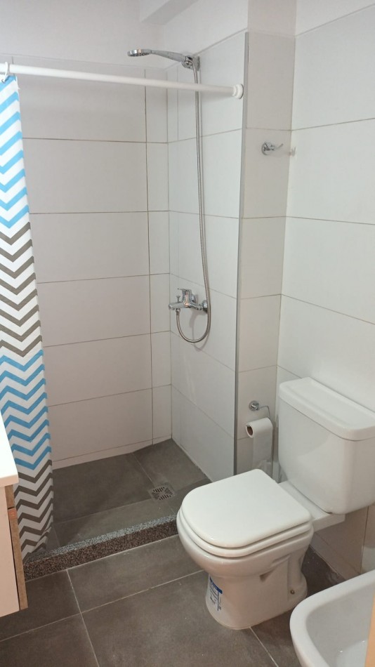 Oroño 200, departamento dos dormitorios, balcon al frente, excelente zona. Apta Credito! 