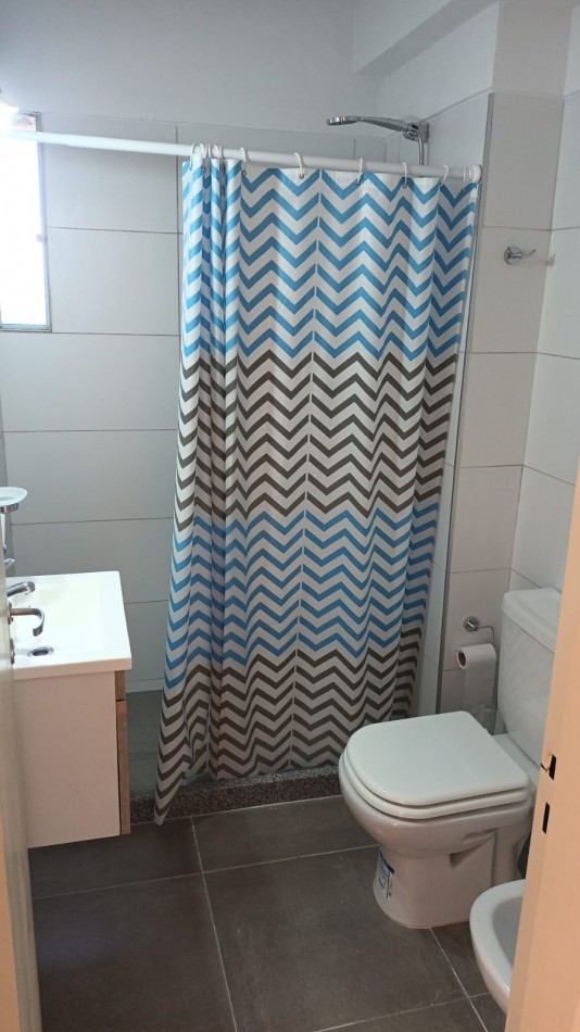 Oroño 200, departamento dos dormitorios, balcon al frente, excelente zona. Apta Credito! 