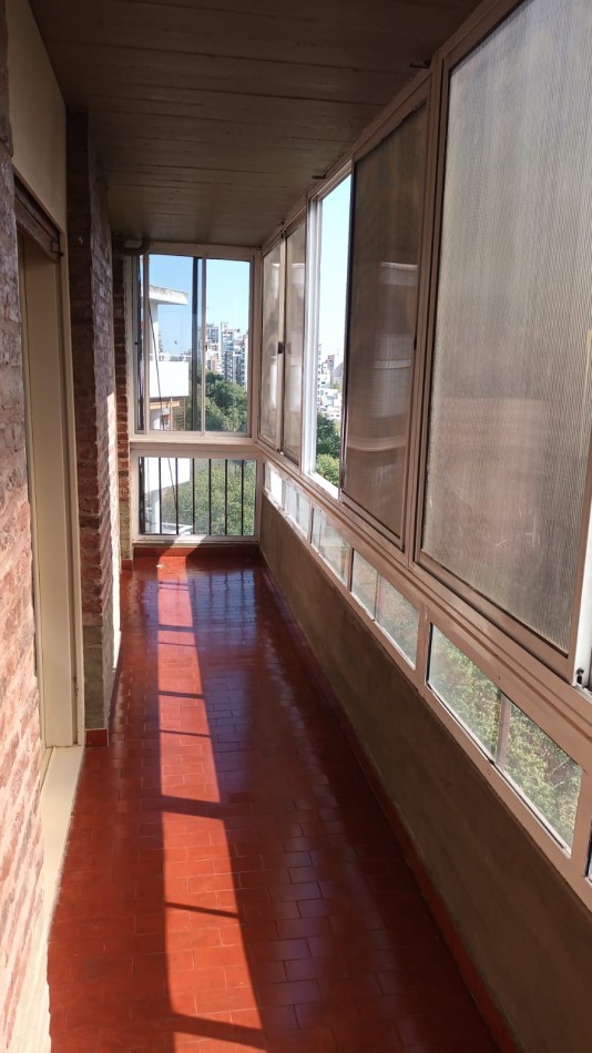 Oroño 200, departamento dos dormitorios, balcon al frente, excelente zona. Apta Credito! 
