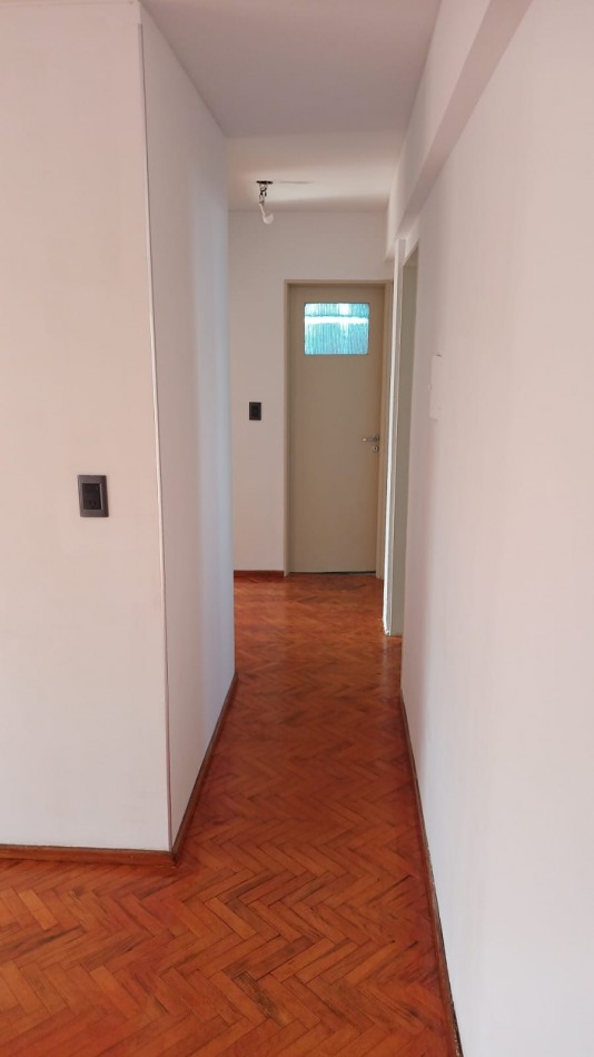Oroño 200, departamento dos dormitorios, balcon al frente, excelente zona. Apta Credito! 