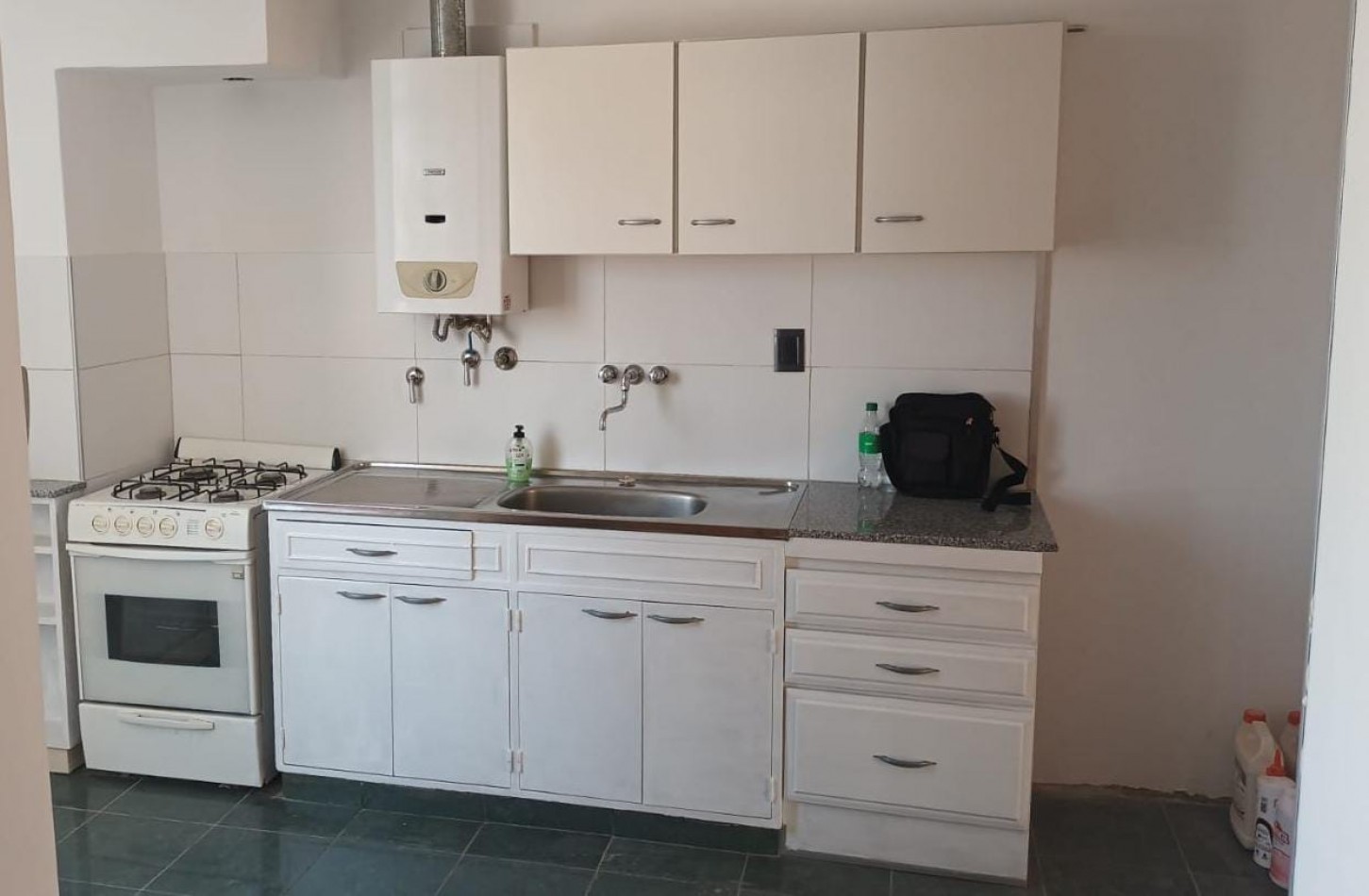 Oroño 200, departamento dos dormitorios, balcon al frente, excelente zona. Apta Credito! 