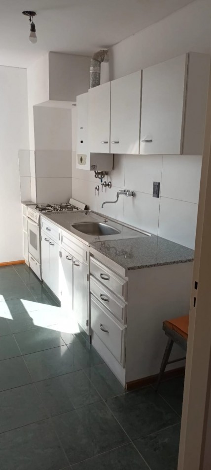 Oroño 200, departamento dos dormitorios, balcon al frente, excelente zona. Apta Credito! 