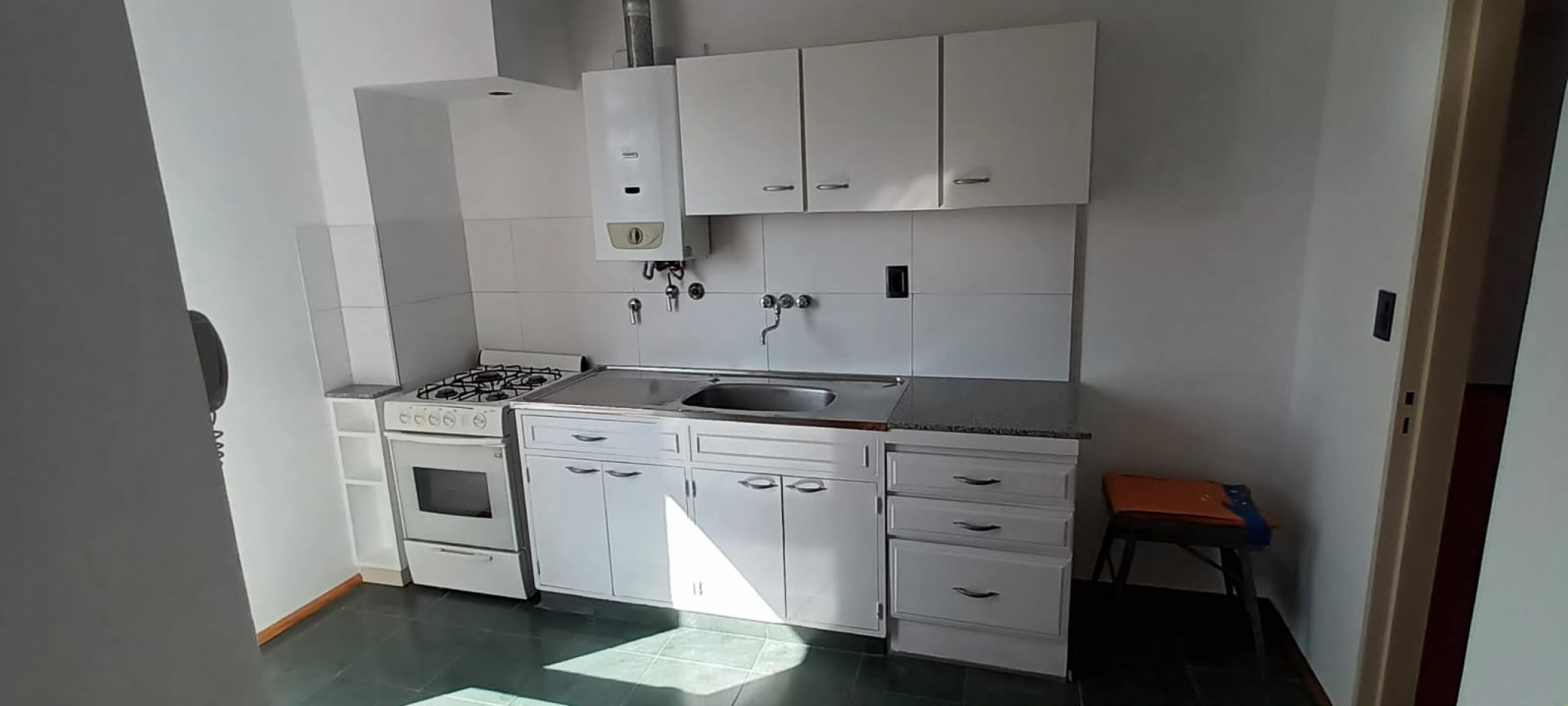 Oroño 200, departamento dos dormitorios, balcon al frente, excelente zona. Apta Credito! 