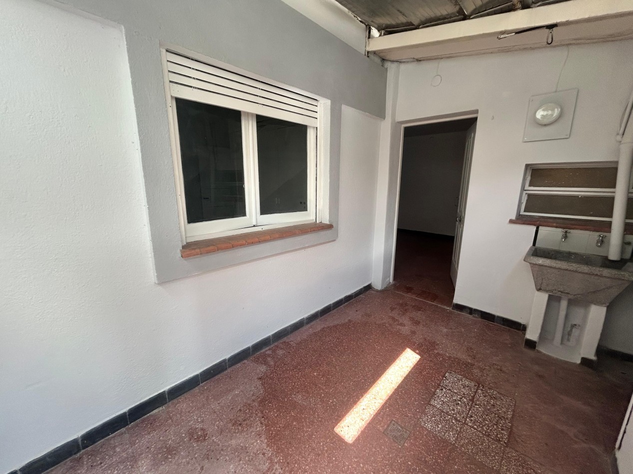 Suipacha 2200, un dormitorio, departamento de pasillo. Planta baja
