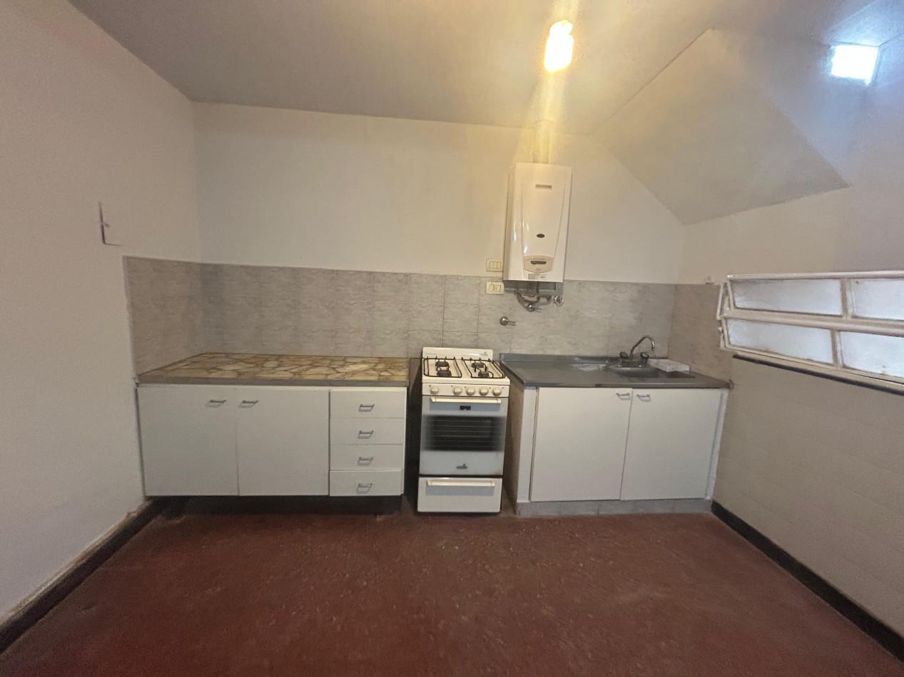 Suipacha 2200, un dormitorio, departamento de pasillo. Planta baja