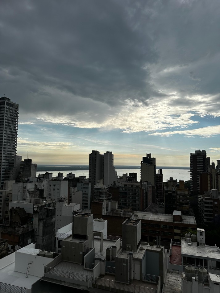 Primero de Mayo 1100, Venta de Departamento de 2 Dormitorios con Vista al Rio.