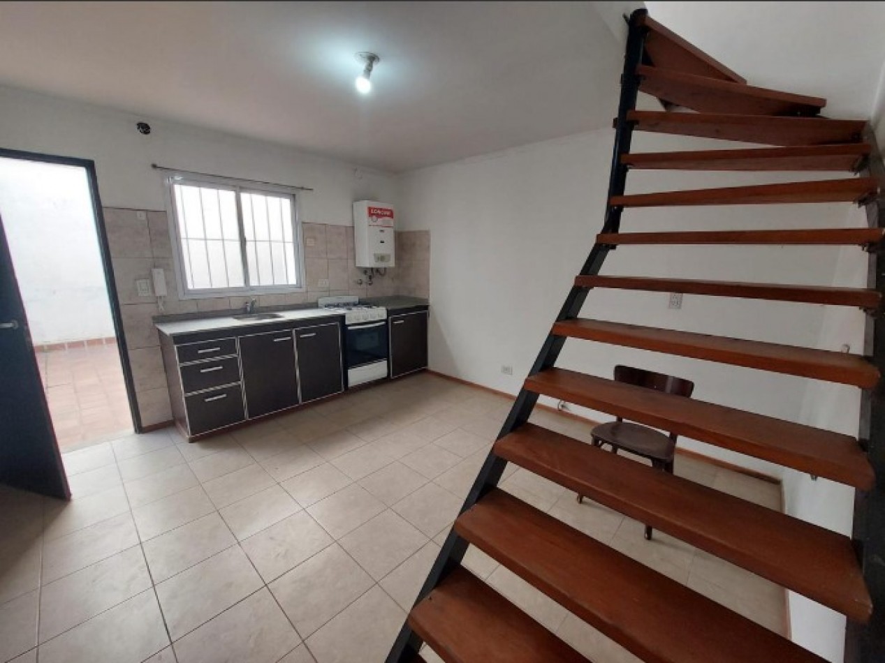 26 de Agosto al 800, Departamento interno, duplex de un dormitorio