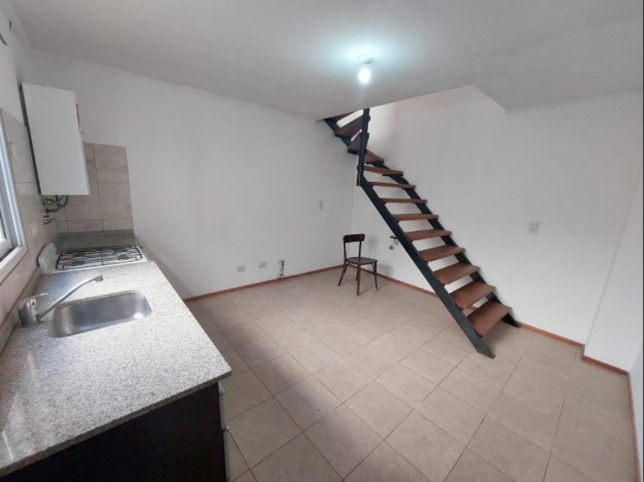 26 de Agosto al 800, Departamento interno, duplex de un dormitorio
