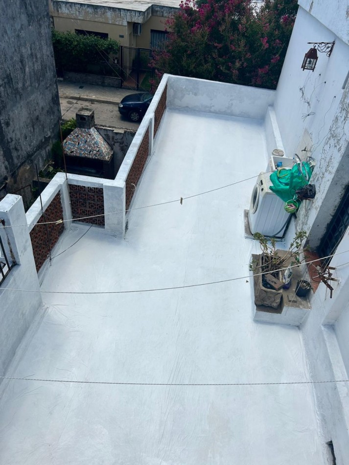 Liniers 1200, dos casas y un local en venta, en conjunto.