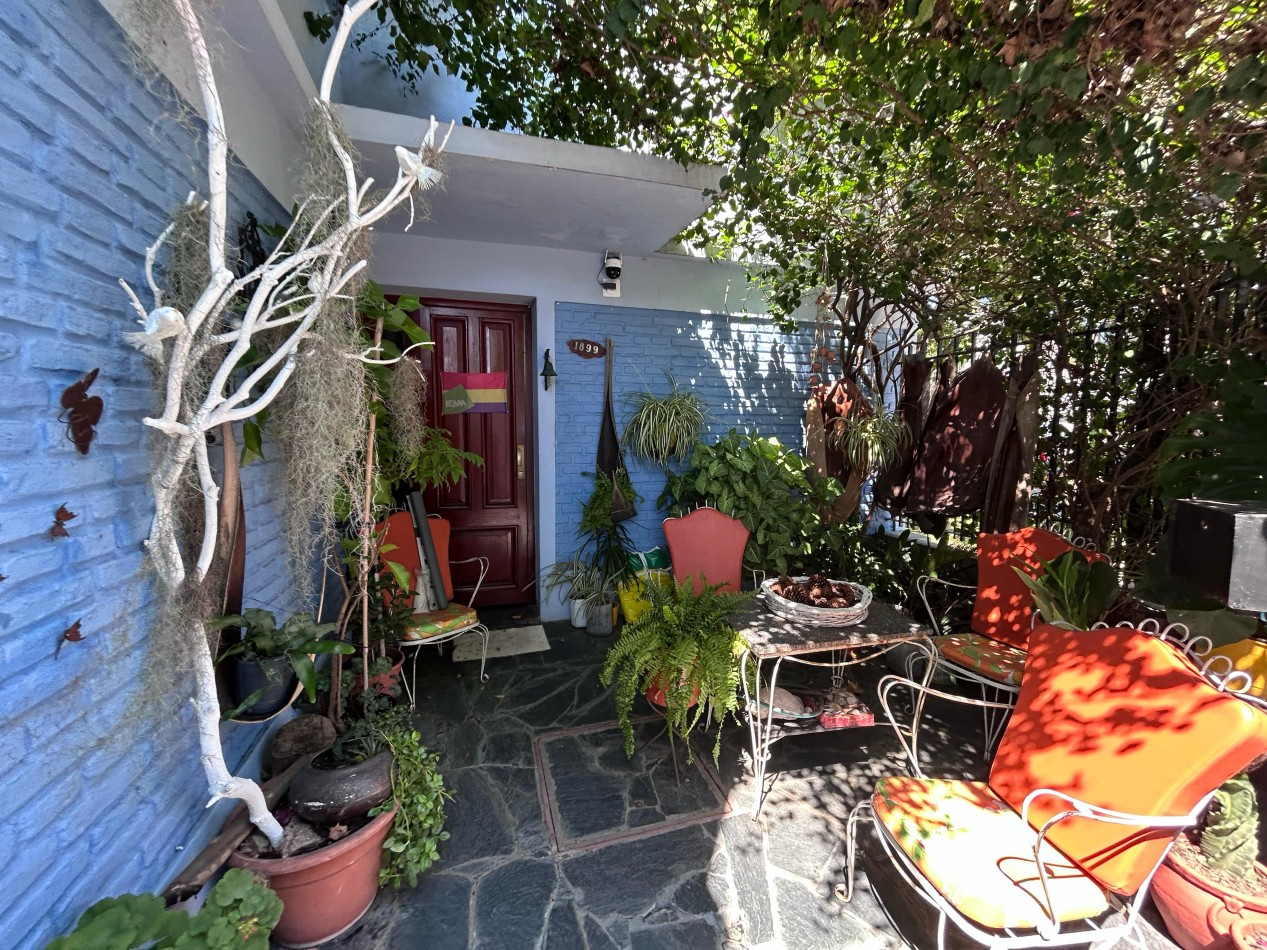 Rueda 1800, esquina Dorrego, 2 dormitorios, quincho. 