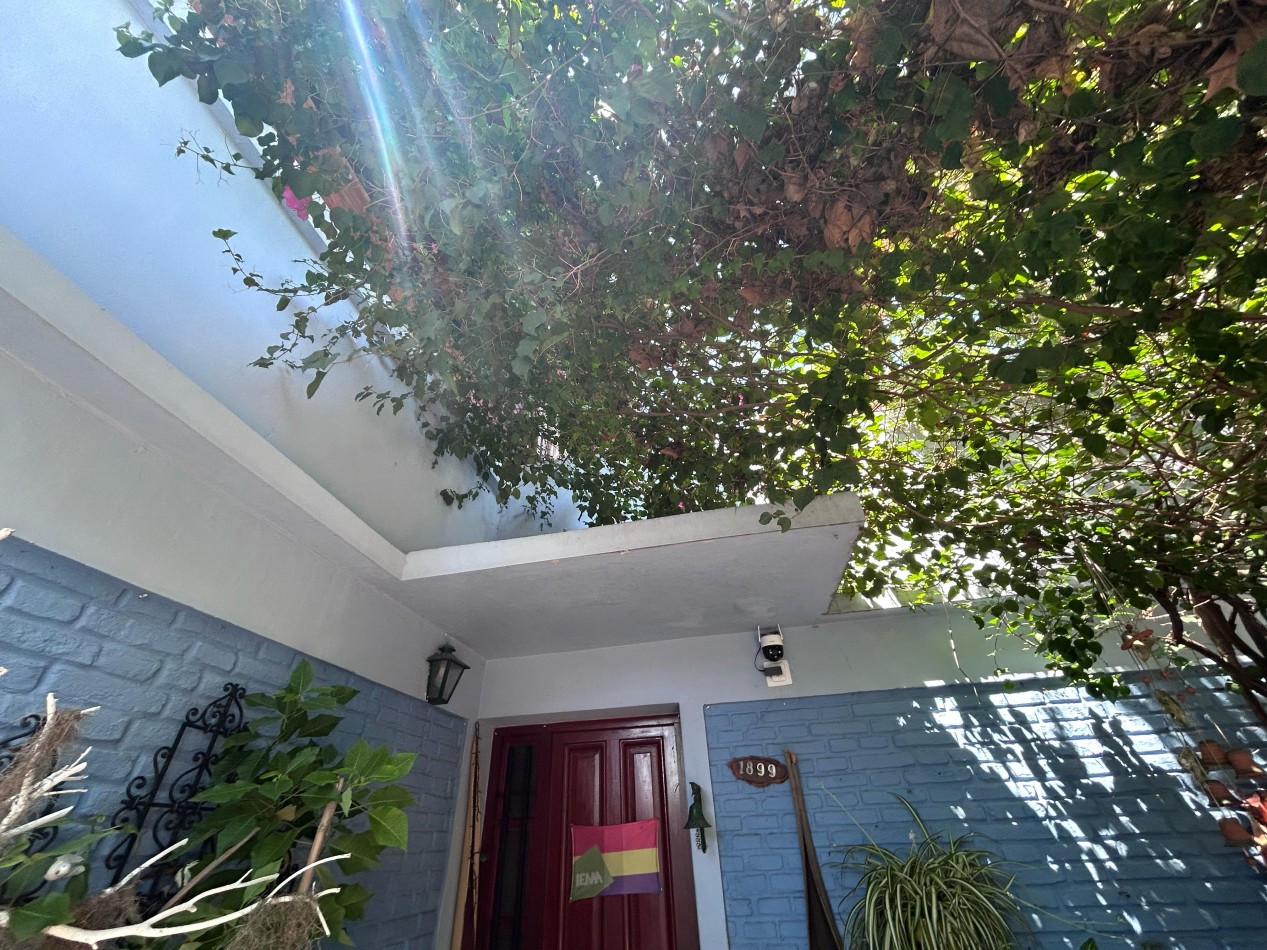 Rueda 1800, esquina Dorrego, 2 dormitorios, quincho. 