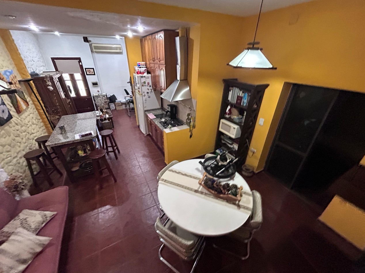 Rueda 1800, esquina Dorrego, 2 dormitorios, quincho. 